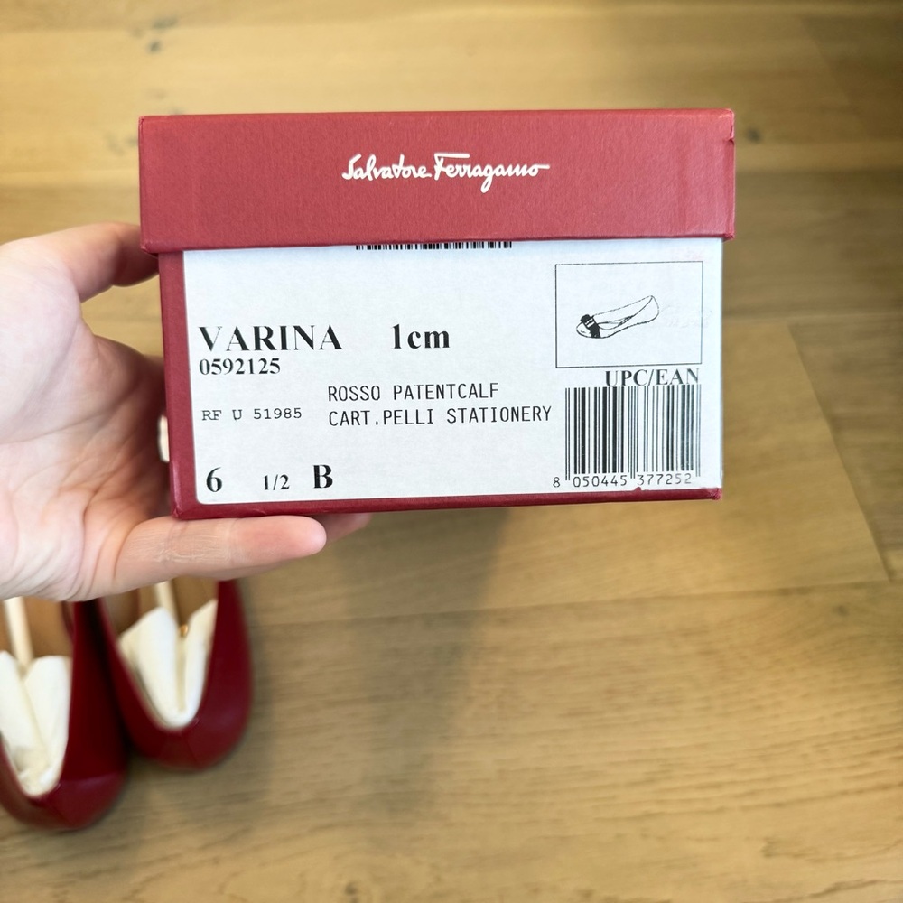 NIB Salvatore Ferragamo Varina Flats in Patent Red - Picture 4 of 4